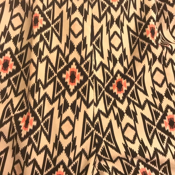 Tribal pattern Bermuda shorts - Picture 7 of 8